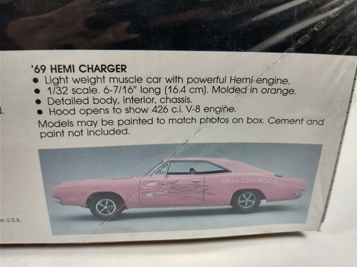 70 Challenger (1:24) 70 Superbird (1:24) y 69 Hemi Charger (1:32) Classics Trio - Imagen 10 de 13