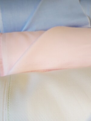 FABELHAFTE QUALITÄT 100 % BAUMWOLLE 2/100ER TWILL SHIRT STOFF WEISS, ROSA & HIMMELBLAU