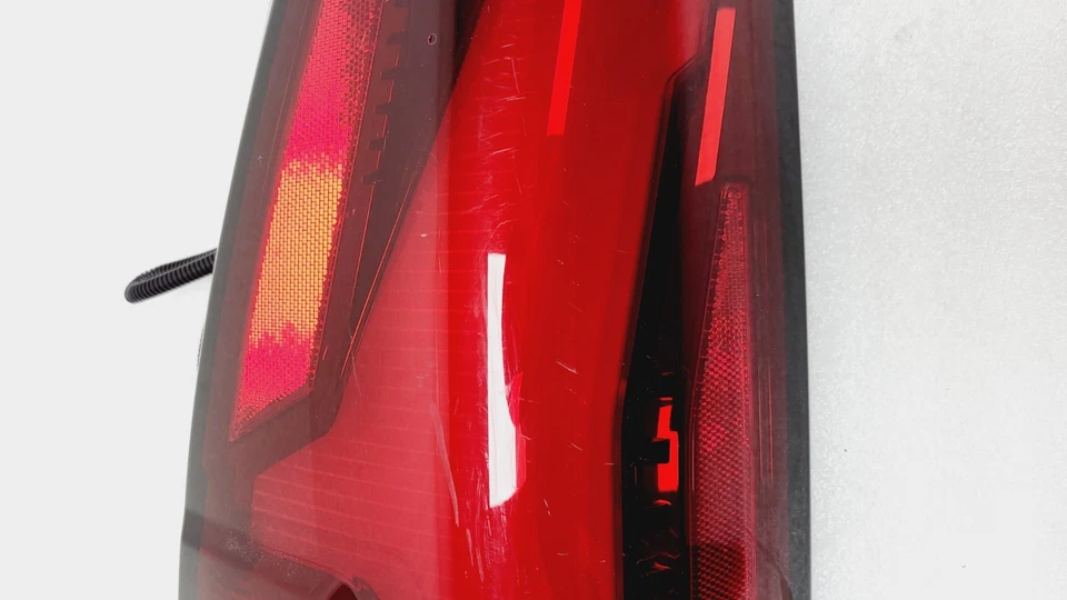 24-25 GMC Sierra 2500HD Denali Right Full LED Tail Light Lamp Assembly 86579980 - Image 4 of 4