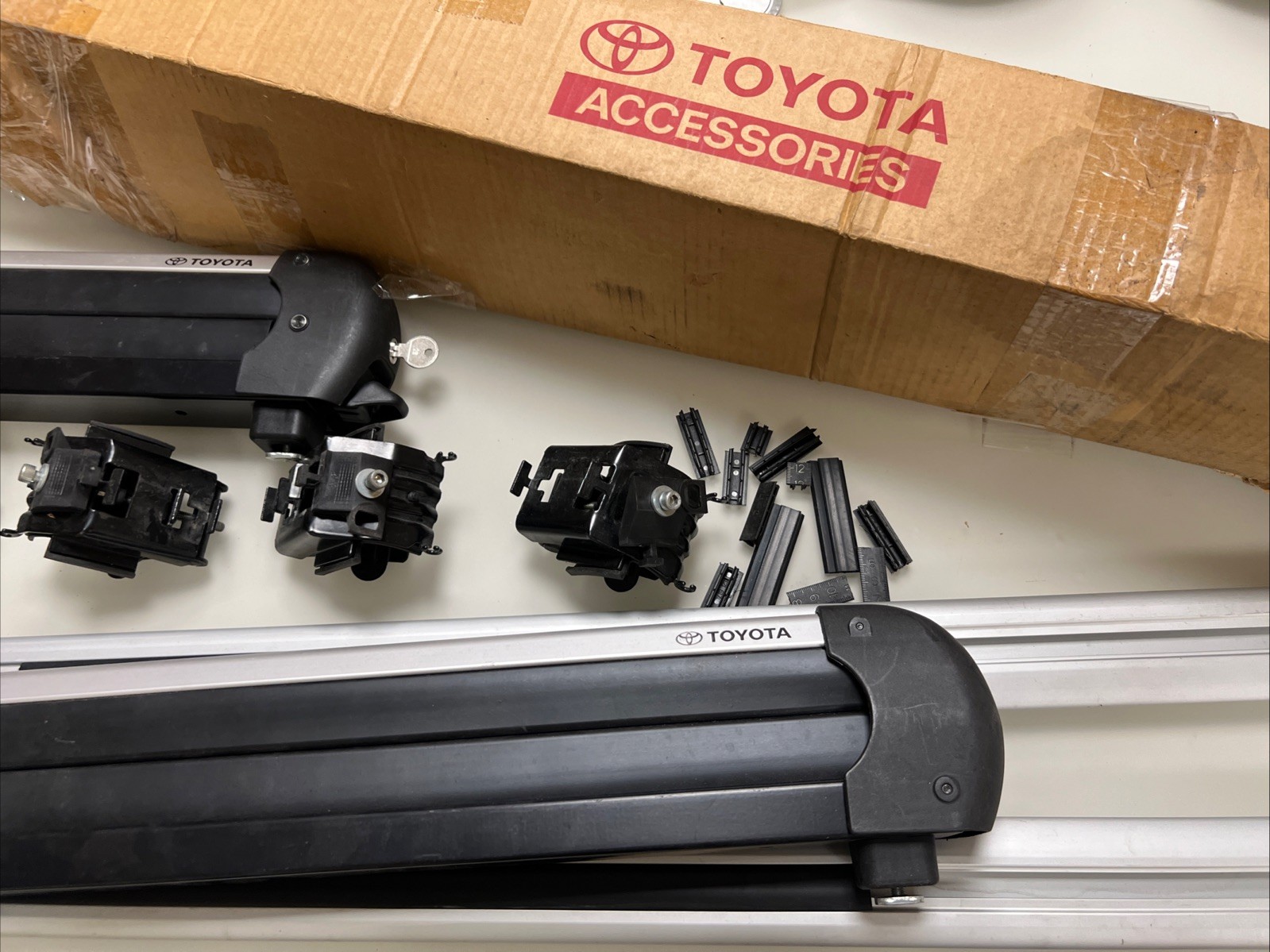 Barre Trasversali Originali Toyota Rav 4  2 Serie Con Porta Sci 2 Chiavi