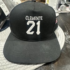 CLEMENTE 21 Cap in Pittsburgh Pirates Colors. Flat bill and Adjustable