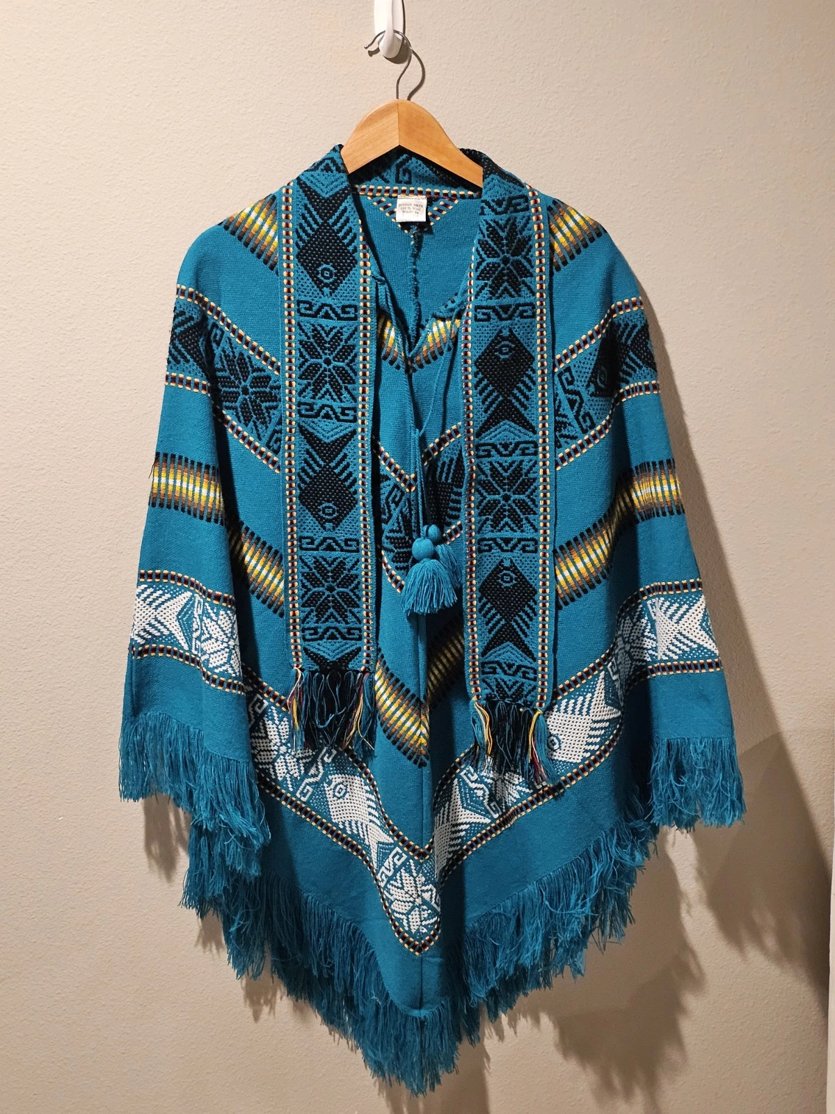 Indian Arts Traditional South American Poncho 100% Wool Made in Equador