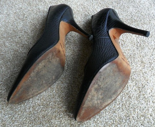 A Fantastic pair of Ladies size 5 (38) Black Leather Court shoes by Martinez Val - Picture 3 of 6