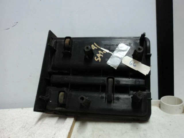 91-94 SATURN S SERIES 2 DOOR SC2 COUPE RIGHT LID MOUNTED TAIL LIGHT - C 35815 - Image 2 of 2