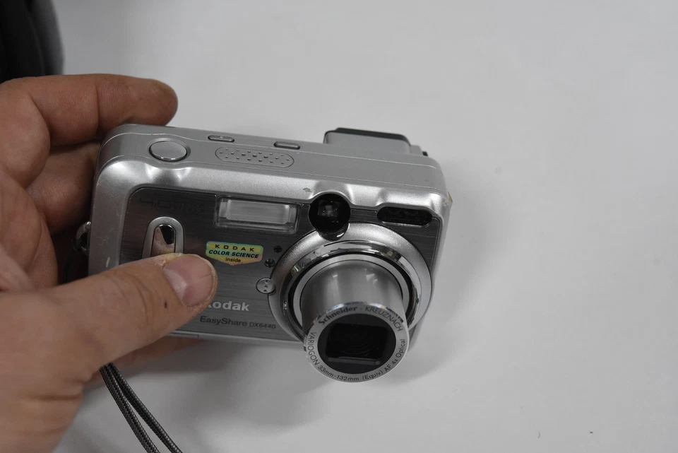 Kodak EasyShare DX6440 4MP Compact Digital Camera - 4x Optical - 1.8" Screen - Image 4 of 4