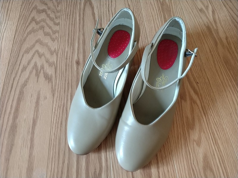 Women’s Capezio Tan Tap Shoes Size 7 With 2” Heel, Tele Tone Aluminum Tap