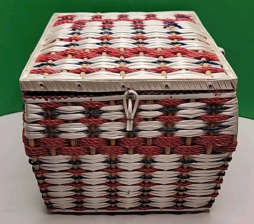 Lote Mixto de Suministros de Costura con Cesta - Nuevo y Usado. Foto 3 de 4