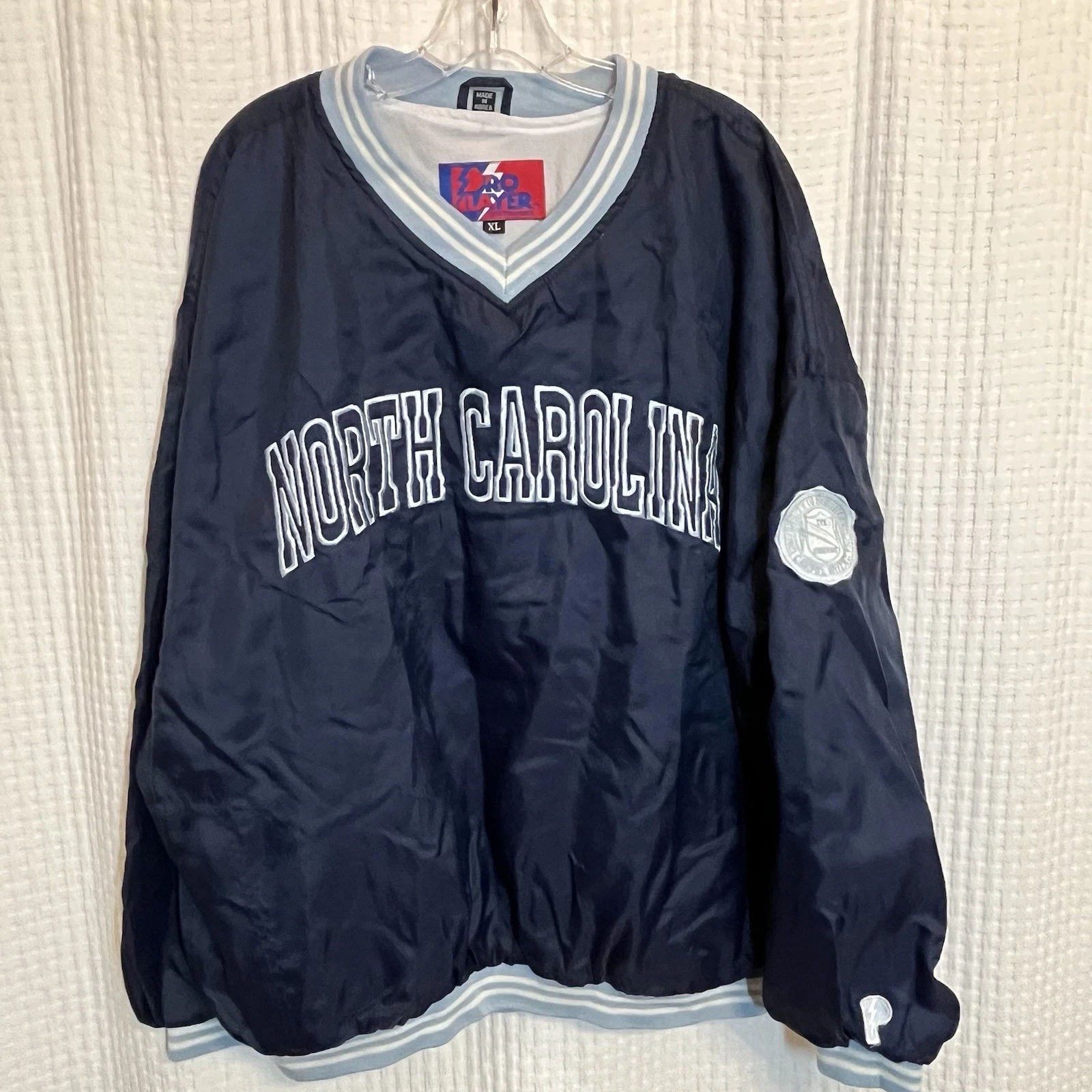 Vintage Pro Player Men's XL North Carolina Blue Windbreaker Pullover Sports