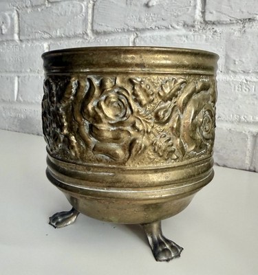 Vintage englische Messing Jardiniere Übertopf Löwentatze Füße geprägt floral 15 cm