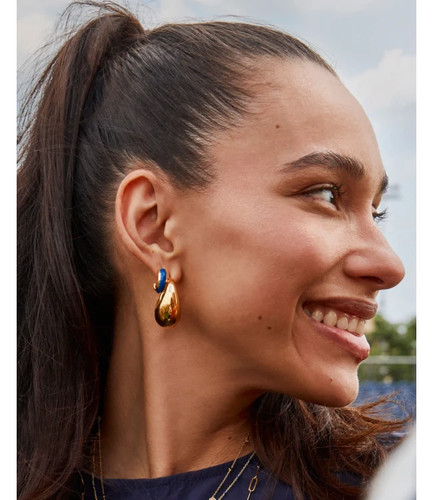 Kendra Scott Ainsley Gold Hoop Earrings in Navy Blue Enamel - Picture 7 of 7