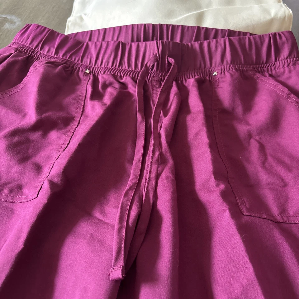 Pantalones Scrubstar Para Mujer XL Vino Jogger Cordón Exfoliante Bolsillos de Carga Elastizados Usados en Excelente Condición Foto 4 de 4