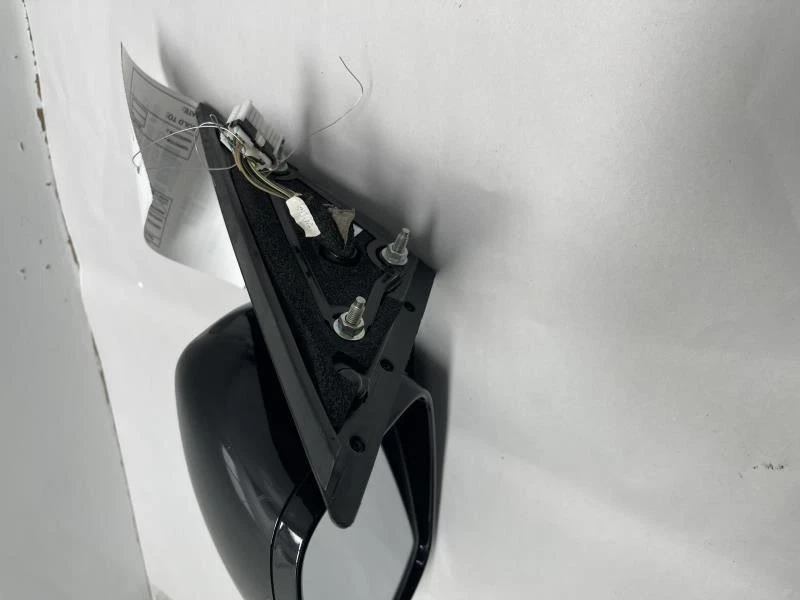 2012 - 2014 Hyundai Genesis Driver Left Side View Mirror W/ Power Turn Signal  - Image 3 of 4