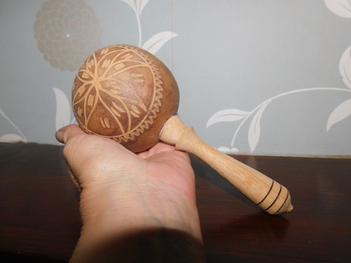 SMALL HAND HELD CARVED WOODEN MARACAS WITH HANDLE GREAT SOUND 7" LONG