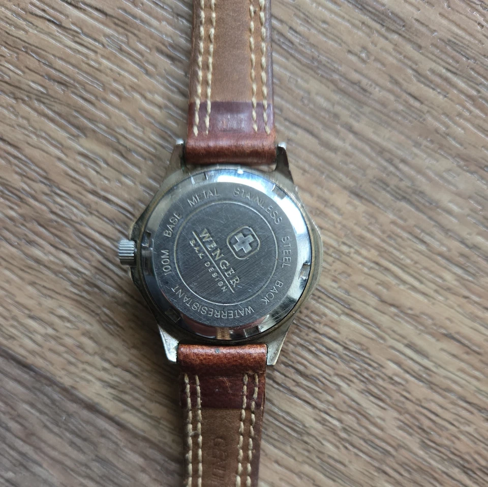 De colección Wenger S.A.K. Reloj Diseño Mujer 30mm Tono Plateado Fecha Nylon Batería Nueva Foto 3 de 3