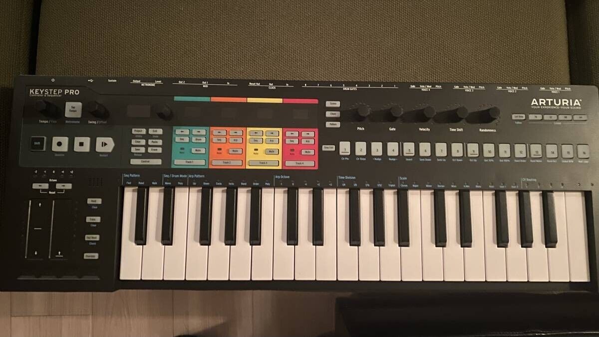 Arturia Keystep Pro Black MIDI Keyboard Sequencer with full