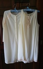 Van Raalte VINTAGE Yellow w/ Ivory lace Nightgown  Housecoat size Large-USA