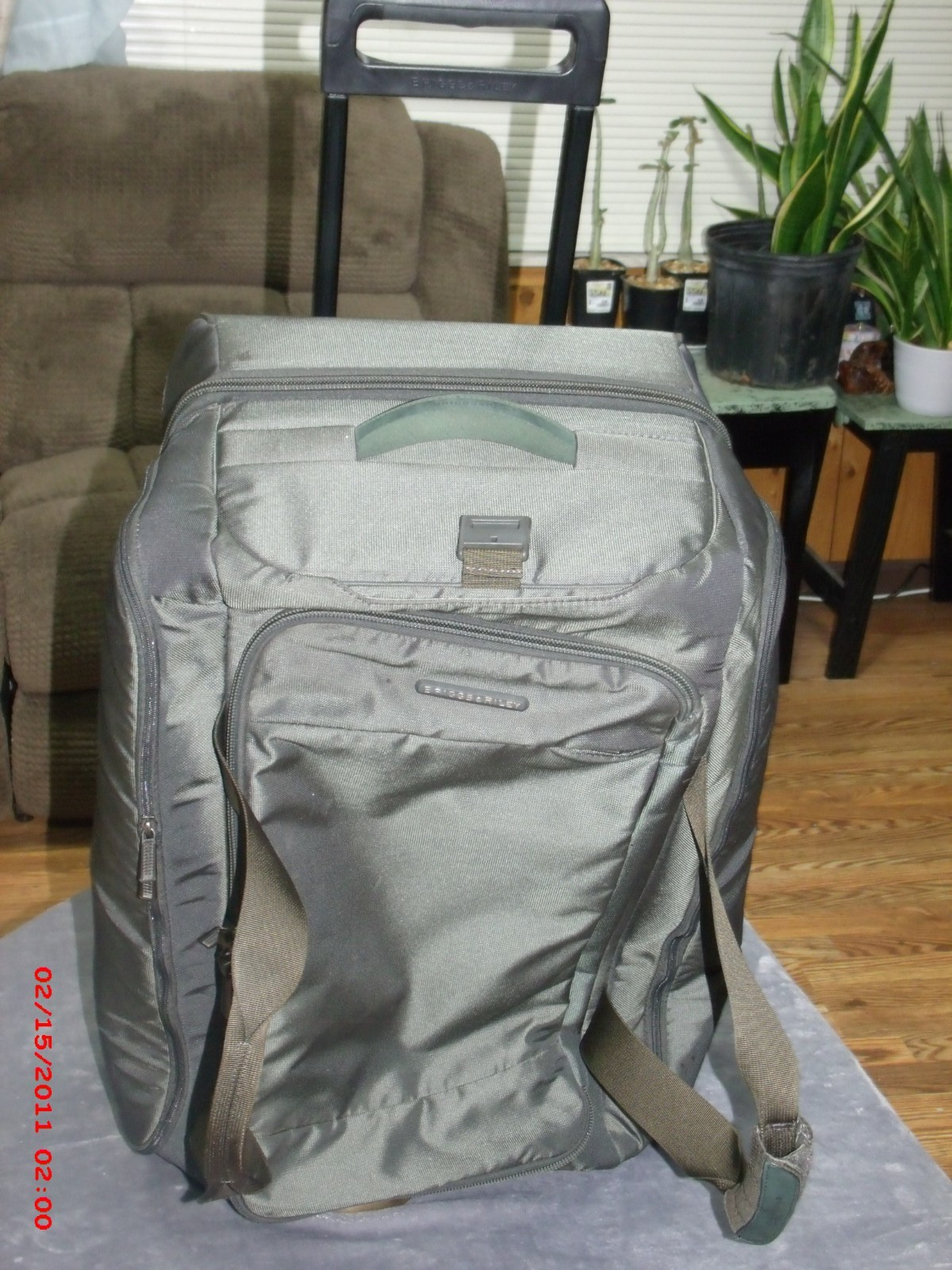Briggs and Riley green wheeled rolling travel duffle bag 27"x16"x16", TUD127-8