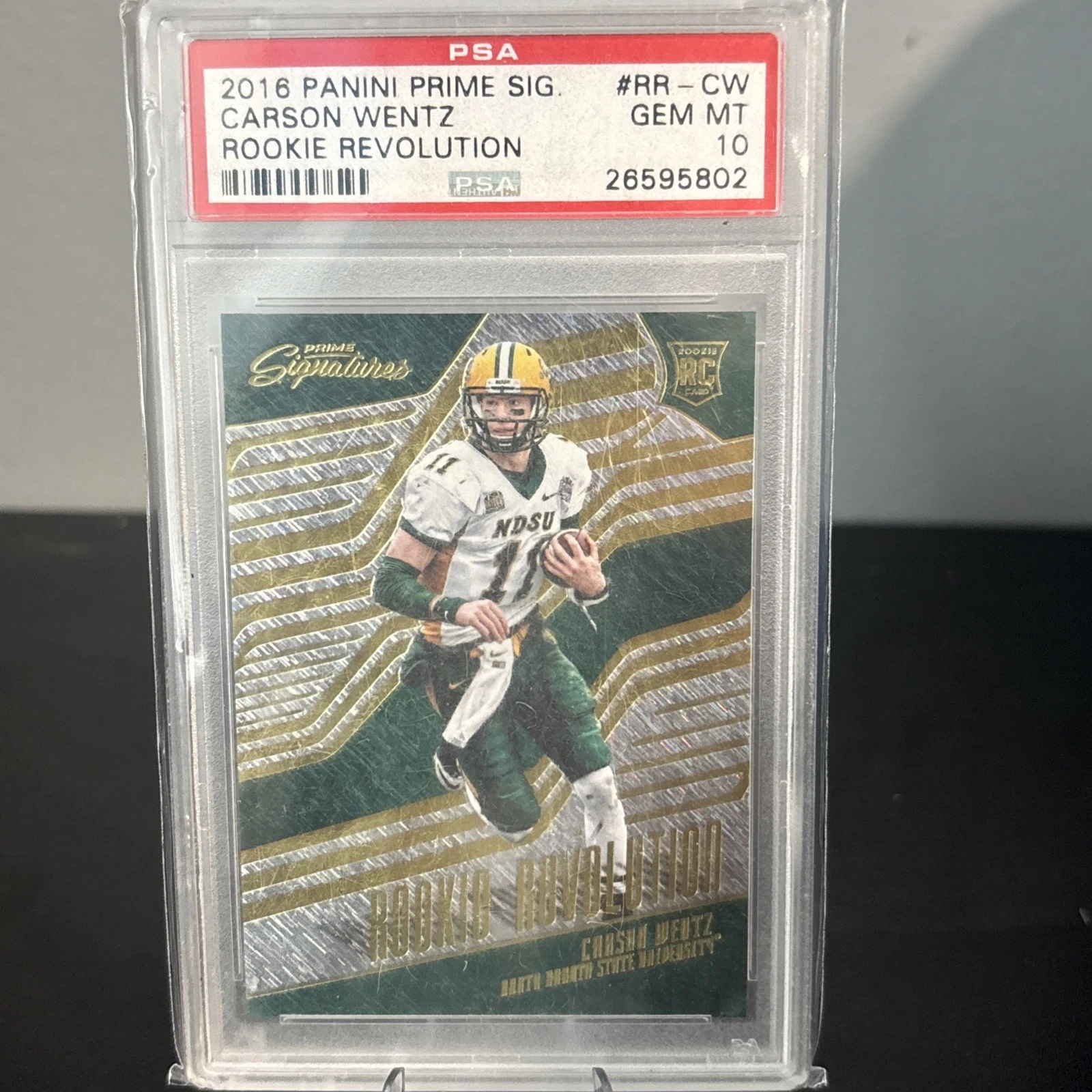 Carson Wentz Panini Prime Signatures Rookie Revolution #RRCW Base