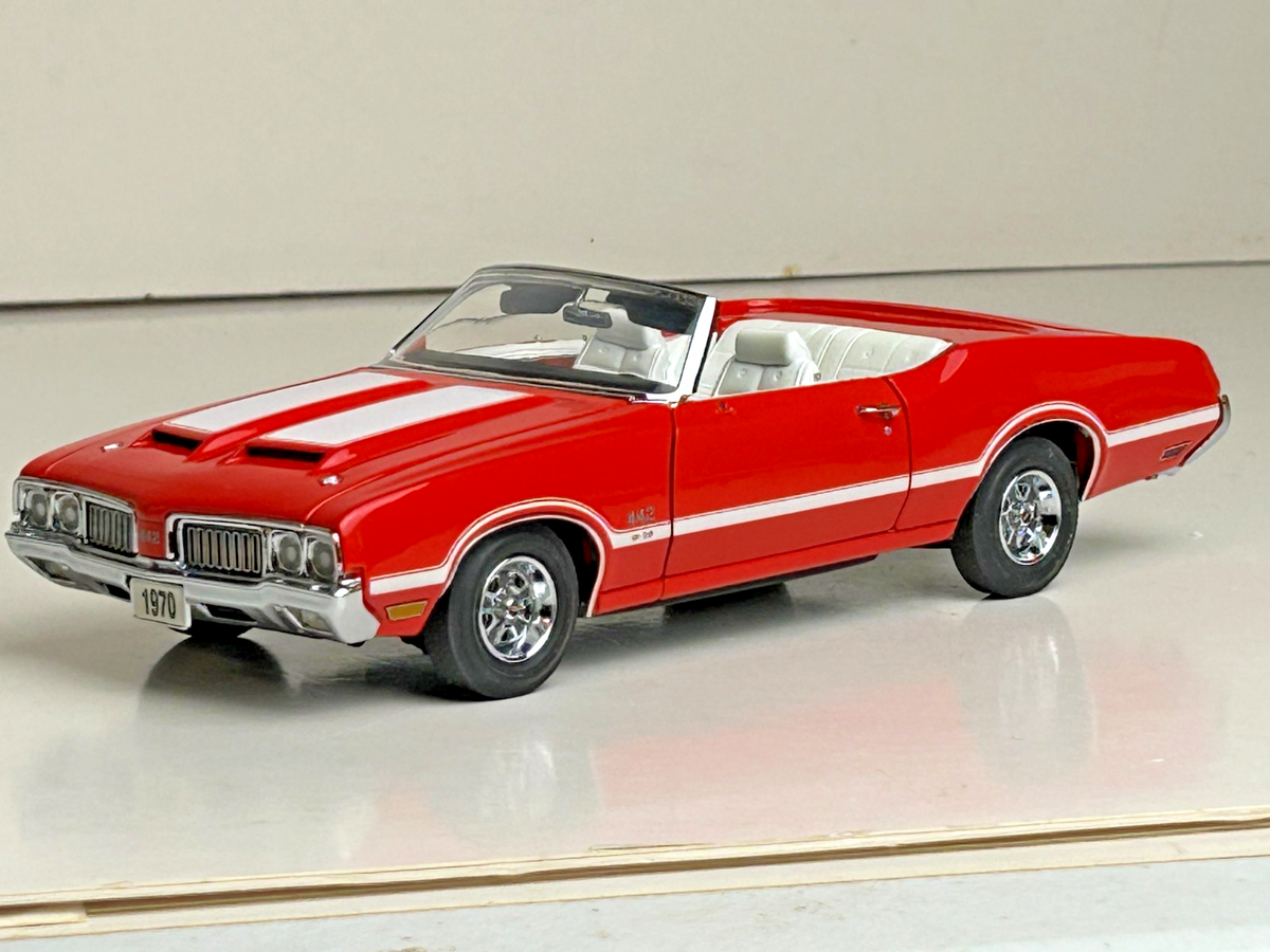 Danbury Mint 1:24 Scale Diecast 1970 Oldsmobile 442 W-30 with Box 