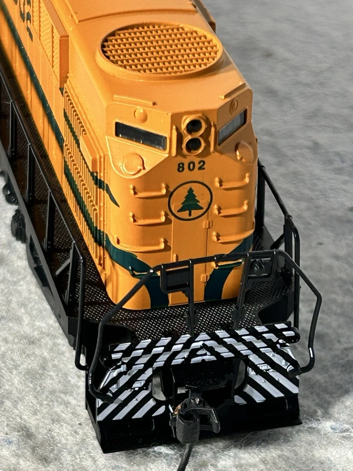 Rare Atlas/KATO Alco RS-11 Maine Central RR Loco HO - Image 3 of 4