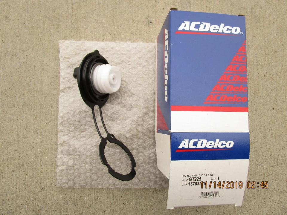 98 - 00 GMC C2500 C3500 PICKUP CAB FUEL GAS TANK FILLER CAP WITH TETHER OEM NEW - Image 3 of 4