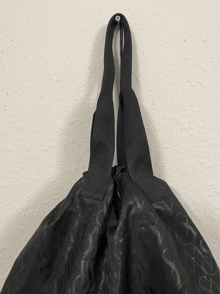 Victoria’s Secret Lightweight Packable CARRY Drawstring Tote Bag BLK Logo Zips - Image 4 of 4