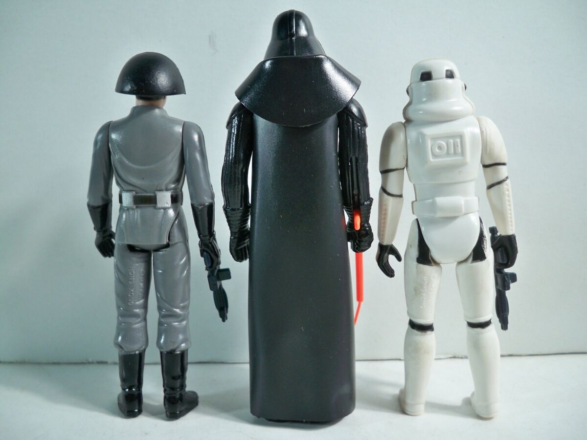 K23i00589 FIRST 12 STAR WARS 1977 FIGURES & DISPLAY STAND 95 K23i00589 FIRST 12 STAR WARS 1977 FIGURES & DISPLAY STAND 95