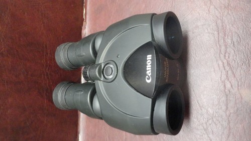 Canon 10x30 is Image Stabilizer Binoculars - Picture 2 of 11