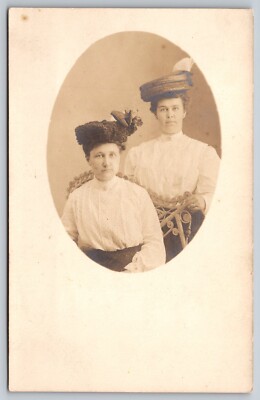 Postcard RPPC People Studio Portrait Two Well-Dressed Ladies 46K
