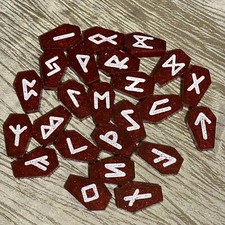 Pierres runiques en résine rouge scintillante en forme de cercueil, Elder Futhark