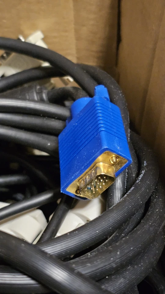 VGA Kabel 55 Stück VGA auf VGA verschiedene Kabel Konvolut /10 kg. - Bild 4 von 4