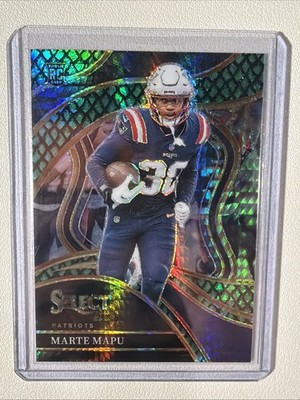 MARTE MAPU 2023 PANINI SELECT ''CLUB LEVEL'' RC DRAGON SCALE PRIZM #/70 (PATRIOTS)