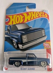 Hot wheels 2024 Super Treasure Hunt, 83' Chevy Silverado. 