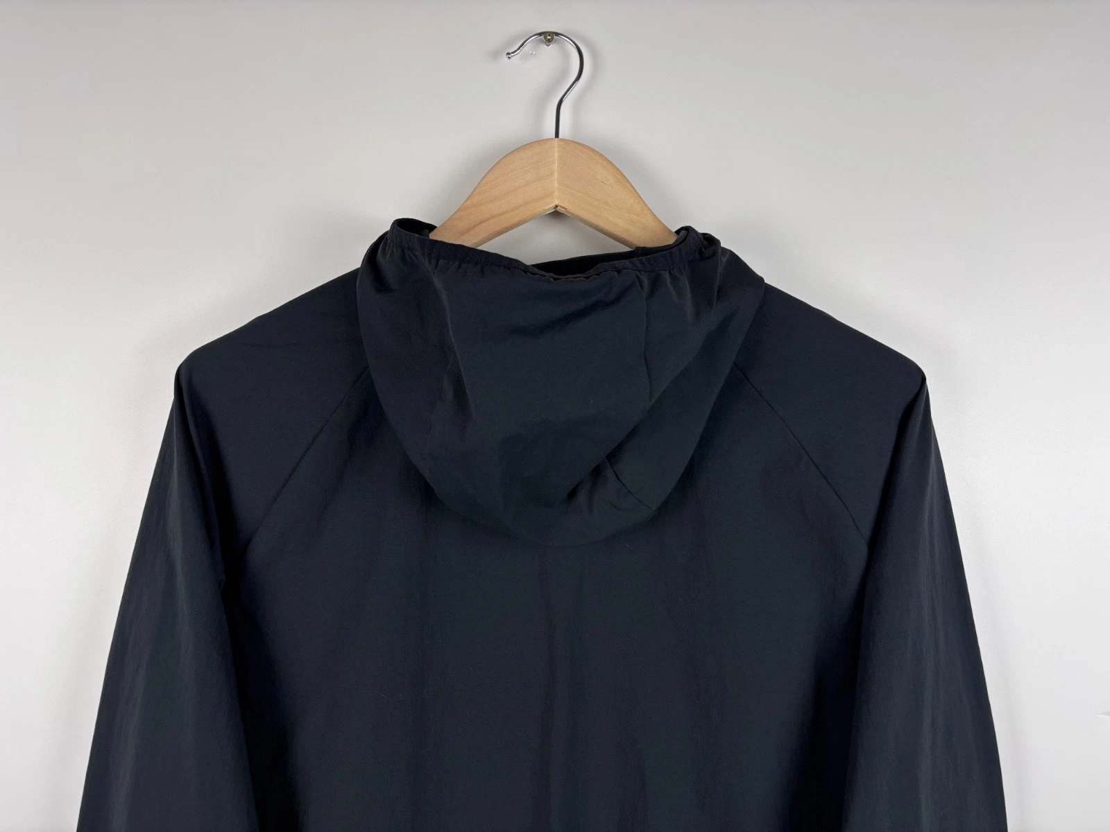 Mens Berghaus Hooded Jacket Windbreaker Outdoor Hiking Black Size L - product detail image 5
