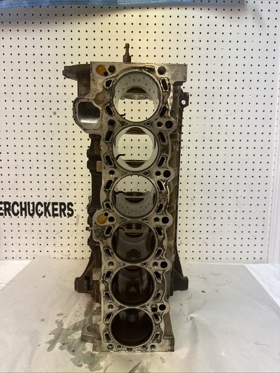 1999-2000 BMW E46 328i Z3 2.8L M52TU 6-Cylinder Engine Block