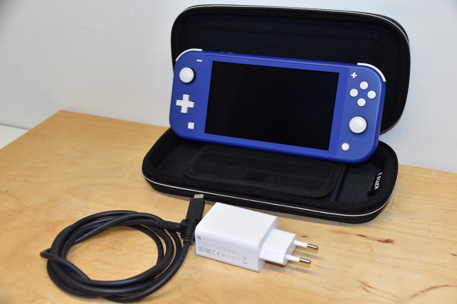 Nintendo Switch Lite Blau 32GB Spielkonsole inkl. Transporttasche + Ladeger.