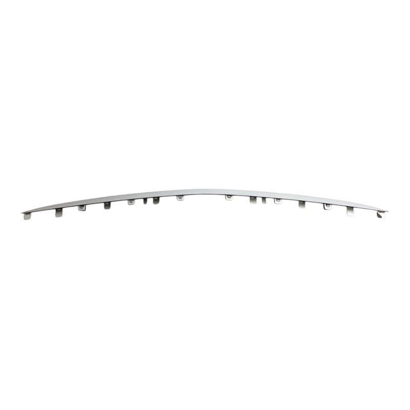 Baguette pare-chocs rayé Mercedes W206 ? Remplacez par l'insert A2068852201