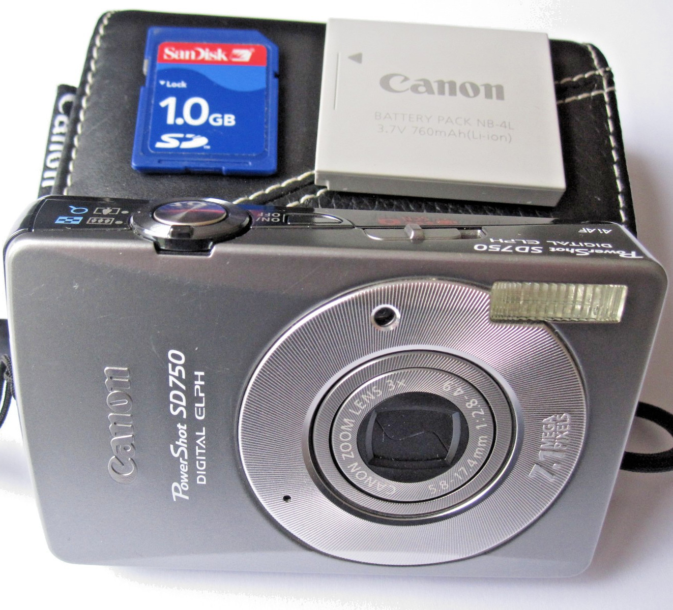 CANON PowerShot SD750/IXUS-75 Digital ELPH CAMERA(7.1MP,3x,Case,Battery,SD Card)
