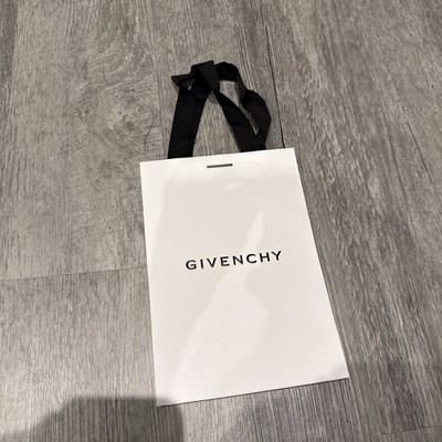 Givenchy kleine Geschenktüte Tasche - weiß mit schwarzen Henkeln - 22 x 15,5 x 8,5 cm