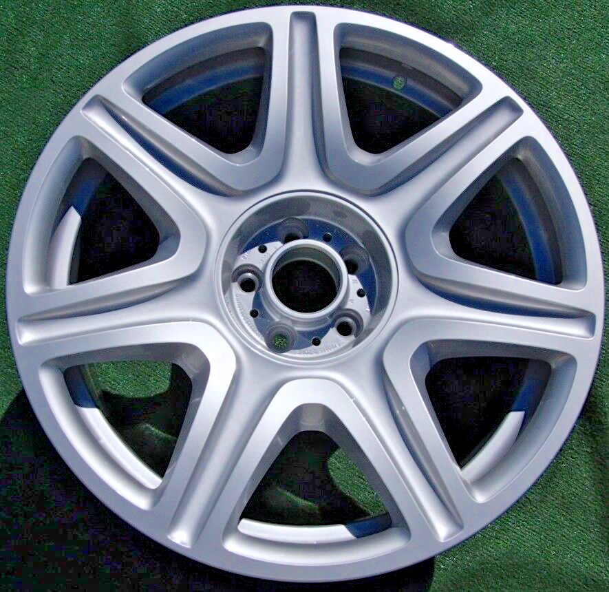 Brand New Factory OEM Rolls-Royce Phantom 21 inch Silver Rear Wheel 36116785643