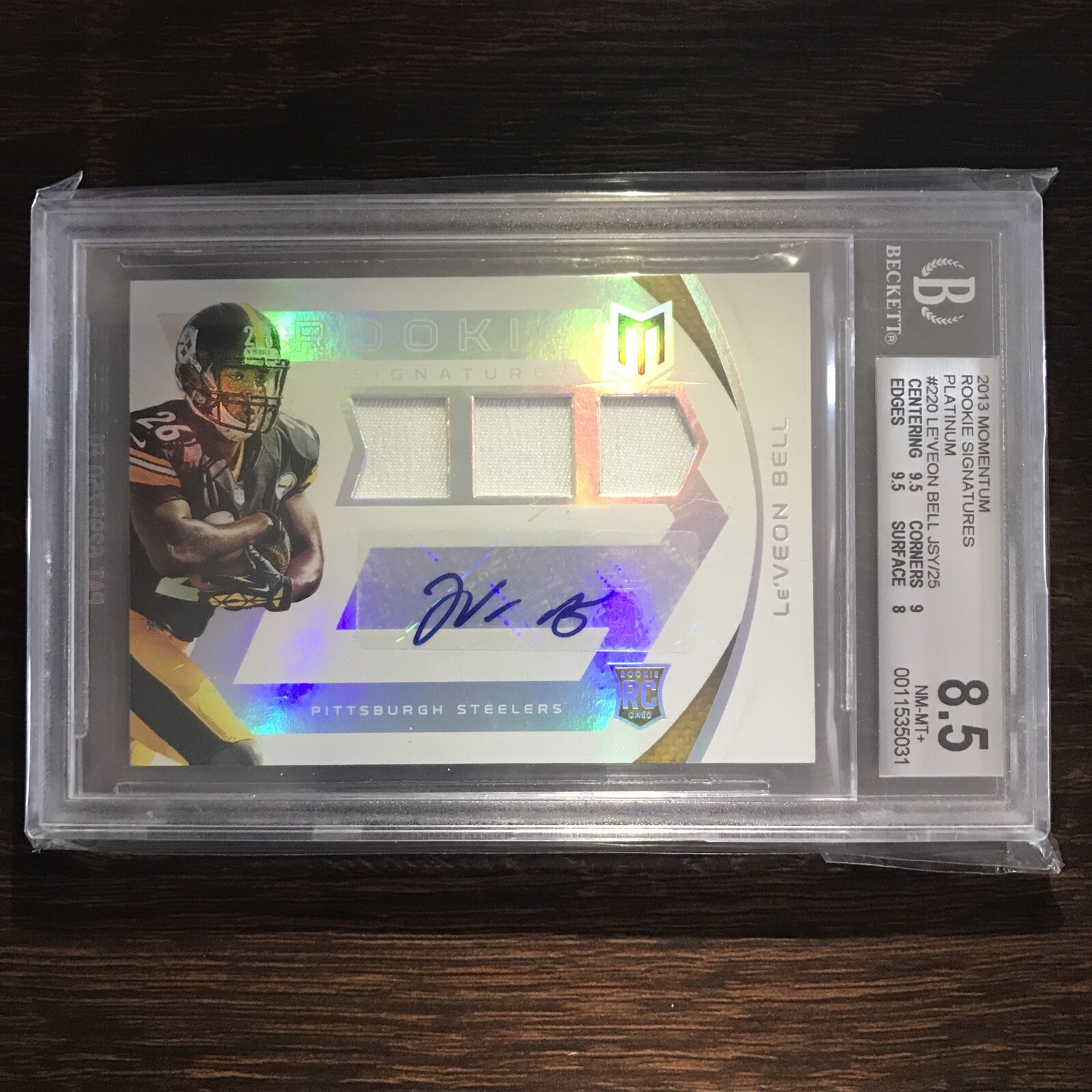 Le'Veon Bell Panini Momentum #220 Autograph Jersey-Platinum
