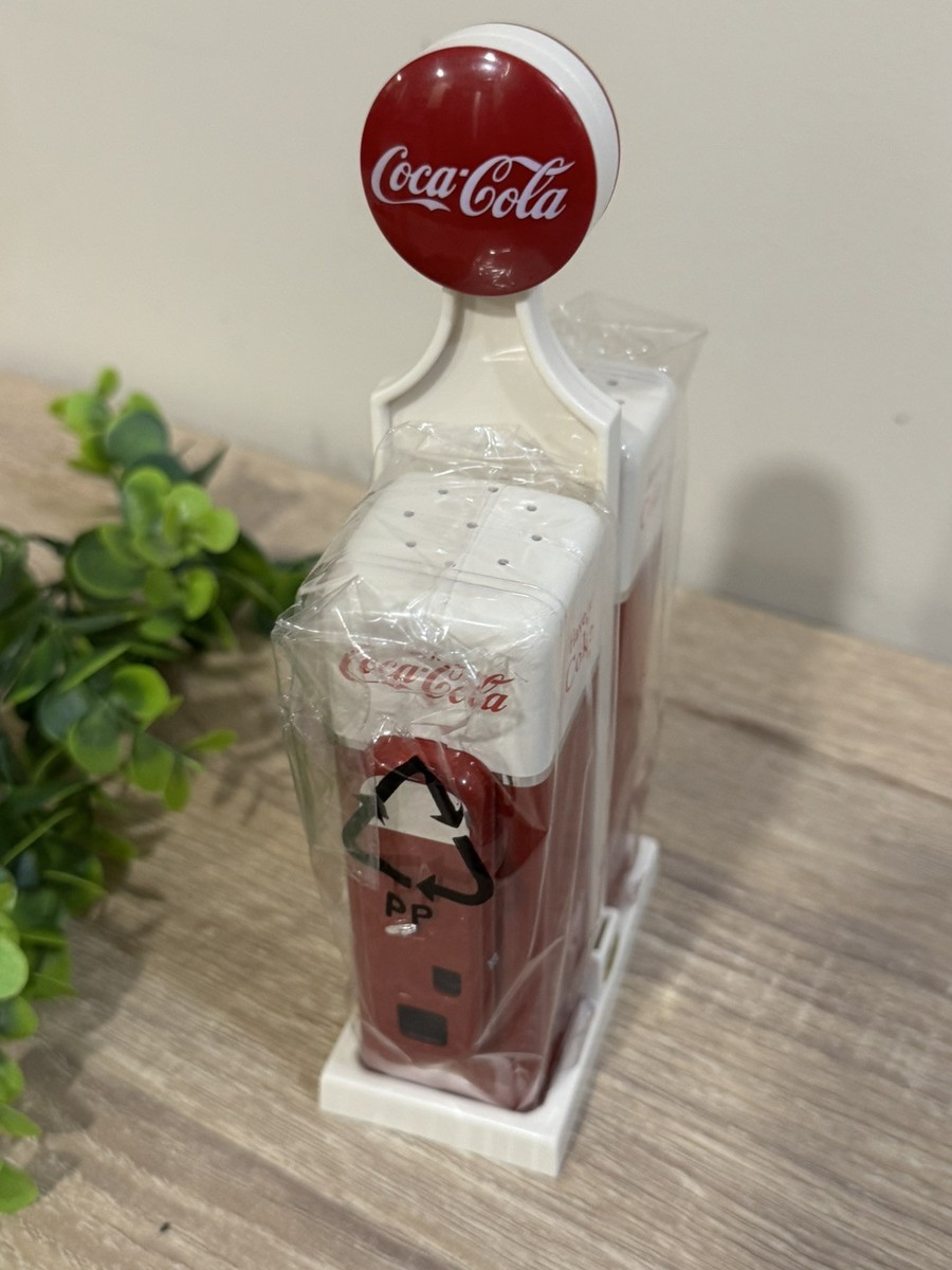 Vtg Coca-Cola Salt & Pepper Shakers ~ Vending Machines #8900 4 7/8