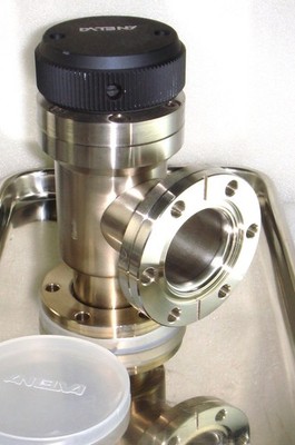 Canon Anelva  951-7120  UHV Polyimide Bellows Right Angle Valve CF 2.75  BAKABLE