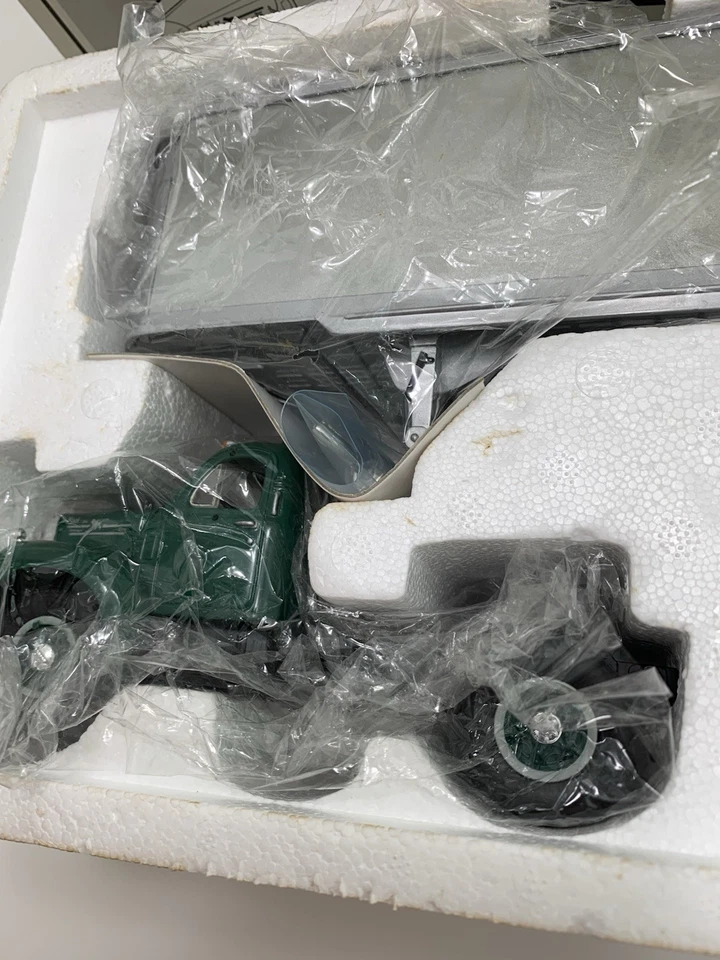 1960 Mack Truck & Trailer Model B-61 ~ 1994 First Gear 1/34 Scale Die Cast - Image 2 of 4