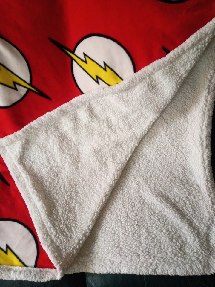 The Flash Graphic Print Logo Thick Fleece Throw Blanket DC Comics Superhero SOFT - Image 4 of 4