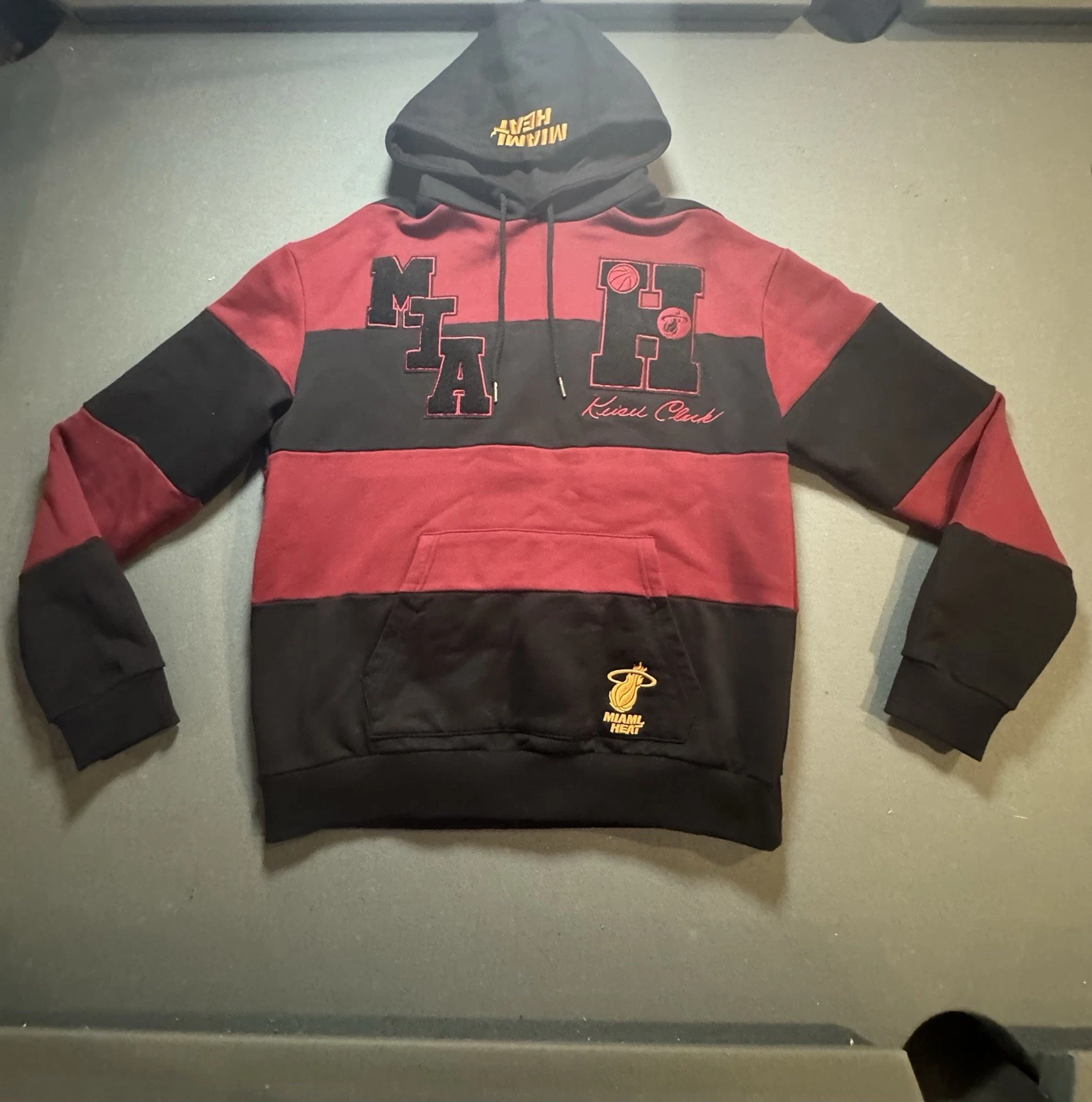 Keiser Clark x NBA Miami HEAT Hoodie Freshman Year Colorblock Red Black Large
Opens in a new window 