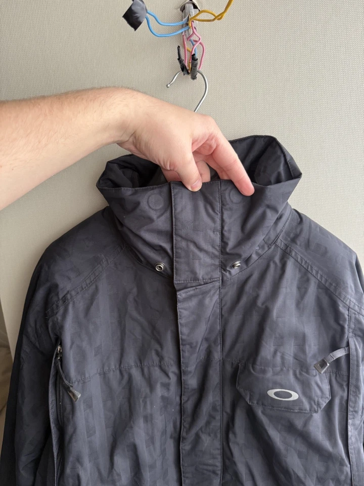 OAKLEY Gorpcore Ski Jacket Thinsulate Insulation - Image 4 of 4