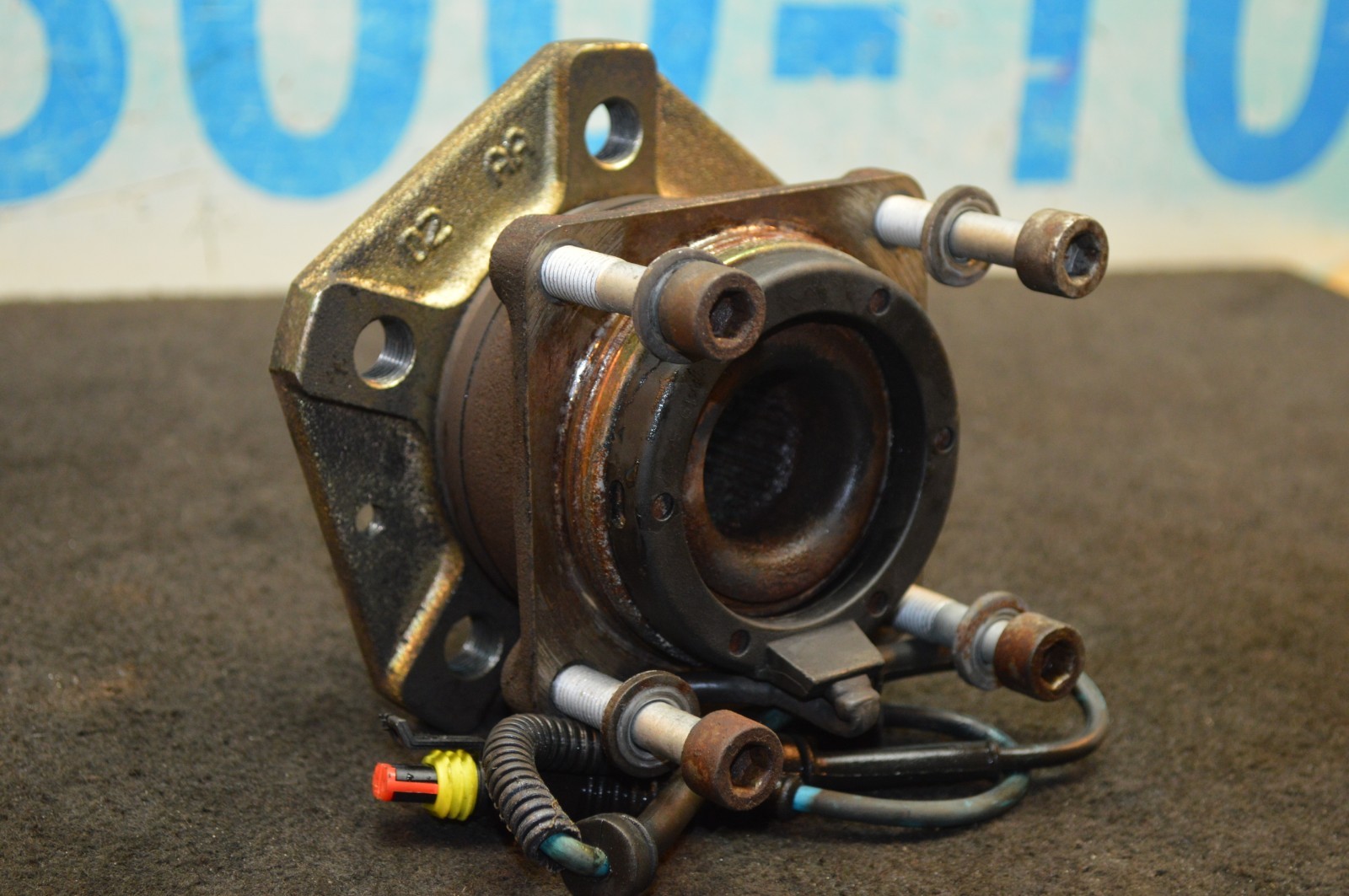 04-08 M139 MASERATI QUATTROPORTE FRONT LEFT DRRIVER SIDE HUB BEARING ASSEMBLY