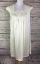 VTG Vanity Fair Women  s Ivory 100 Nylon Sleeveless Lace Trim Nightgown Size M