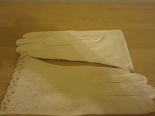 WOMEN"S WHITE VINTAGE BEADED WITH PEARL TRIM GLOVES SIZE 7